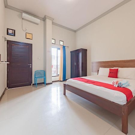 Hotel Reddoorz Near Gor Sempaja Samarinda Extérieur photo
