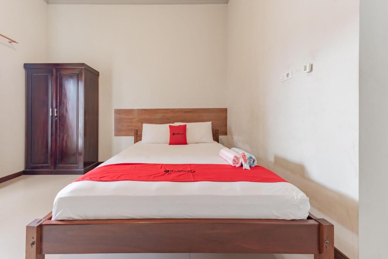 Hotel Reddoorz Near Gor Sempaja Samarinda Extérieur photo