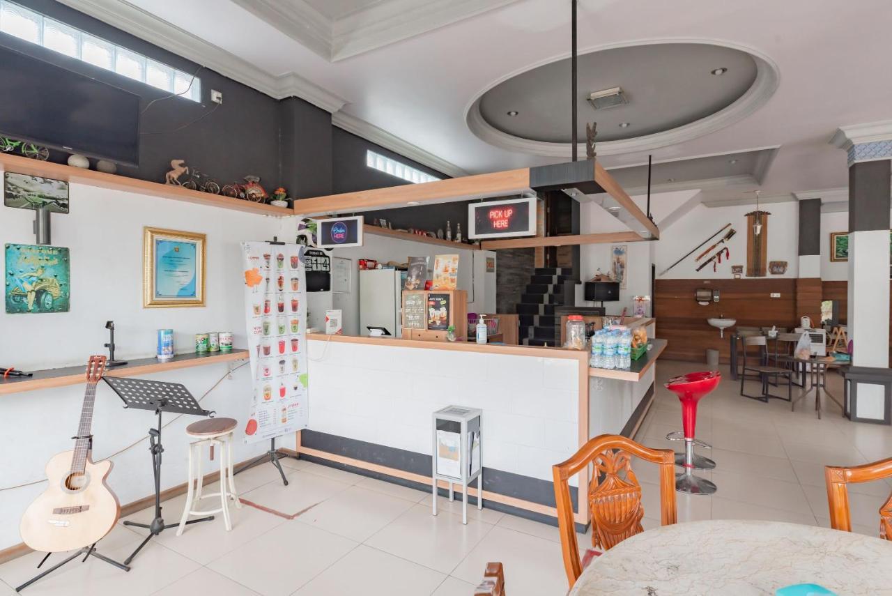 Hotel Reddoorz Near Gor Sempaja Samarinda Extérieur photo