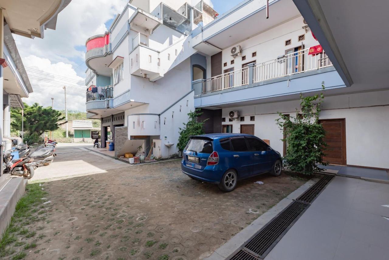 Hotel Reddoorz Near Gor Sempaja Samarinda Extérieur photo